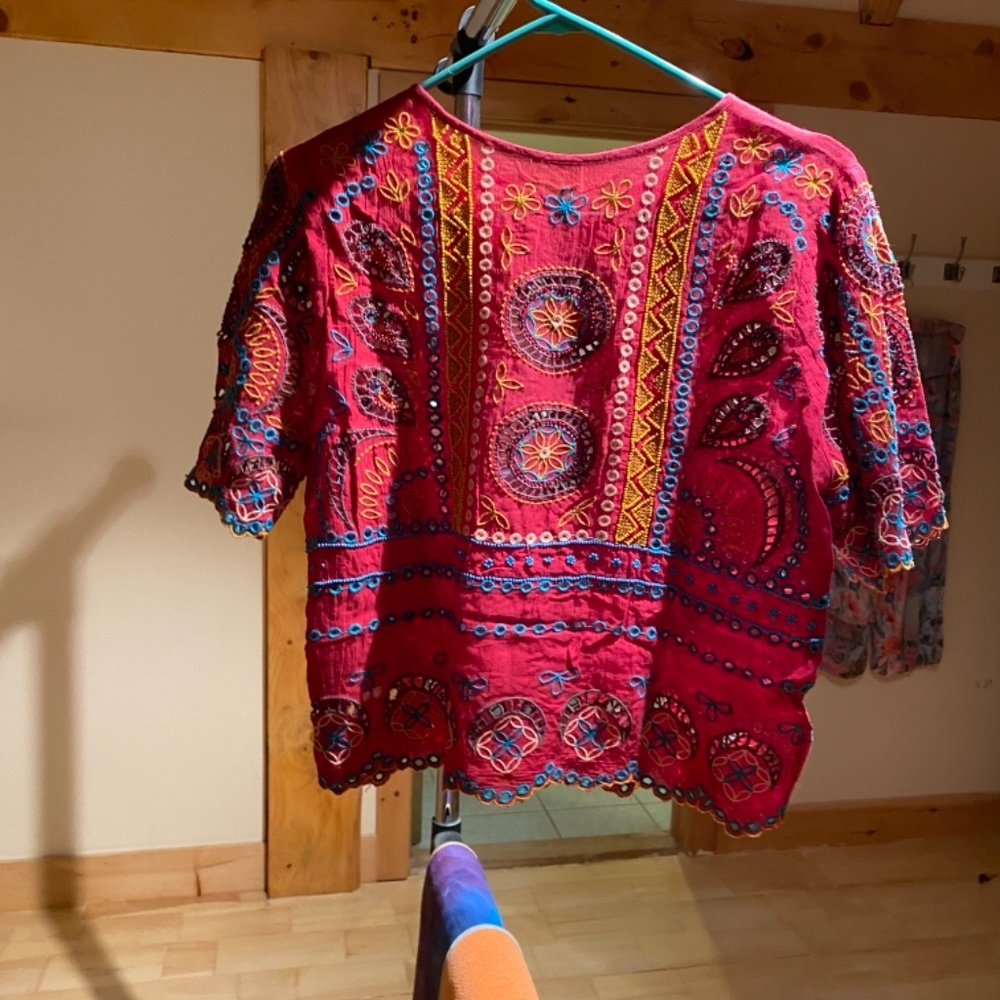 Red cotton crop top with bead work - Picture 5 of 13